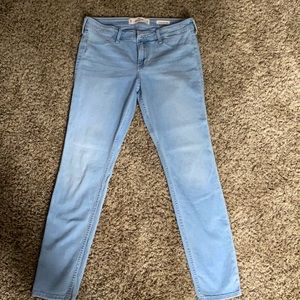 Low rise jean leggings. Light blue jeans.